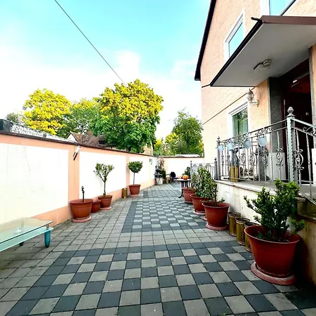 Francesco Guest house *